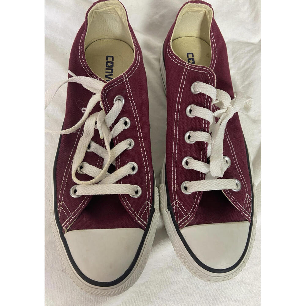 all star converse men size 4 women’s size 6 Red burgundy Chuck Taylor Chucks EUC